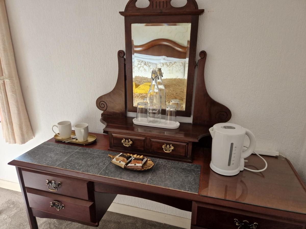 Ty Llew Hotel Llandysilio Kültér fotó